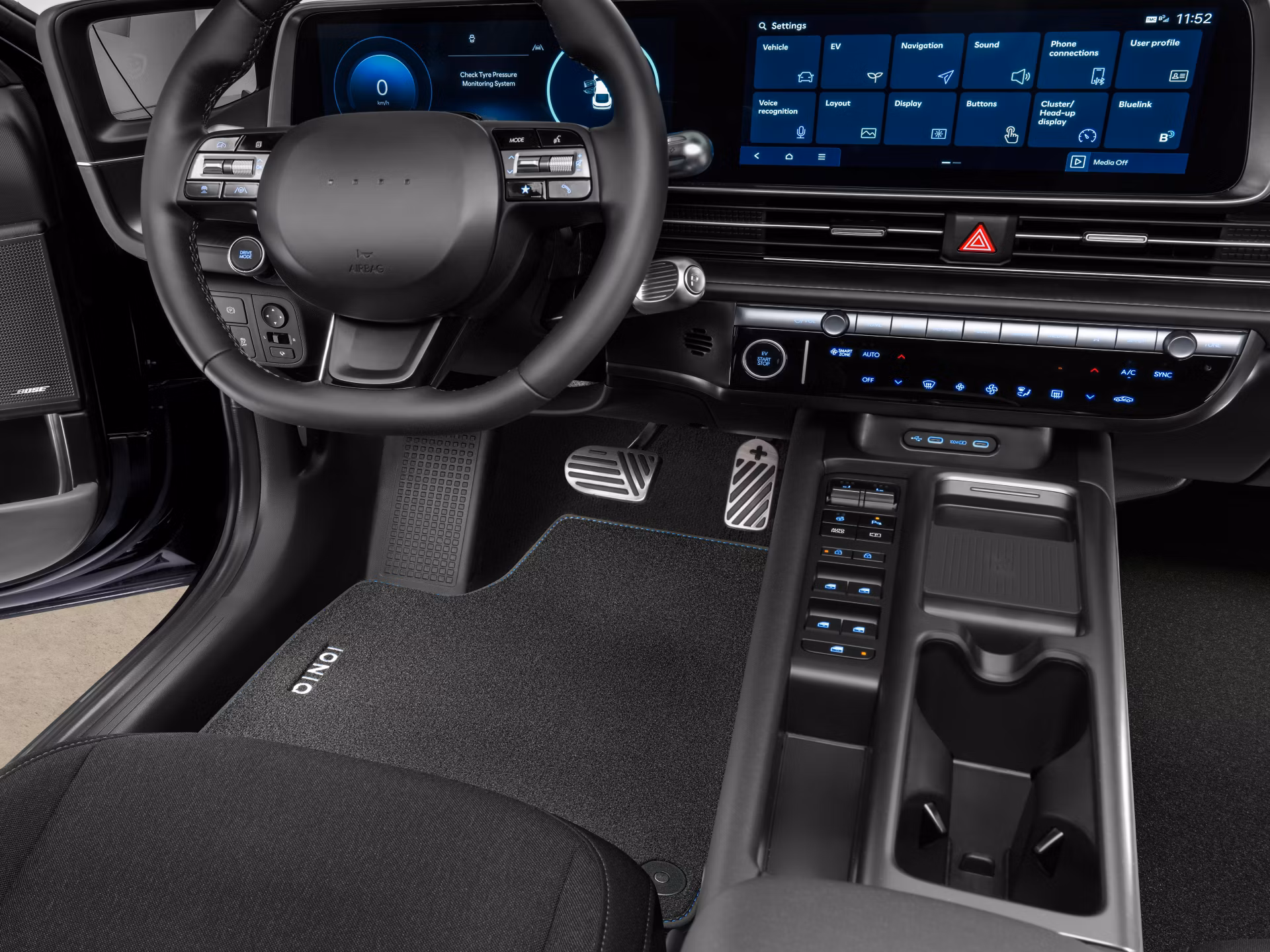 Hyundai IONIQ 6 tekstilni tepisi od velura.