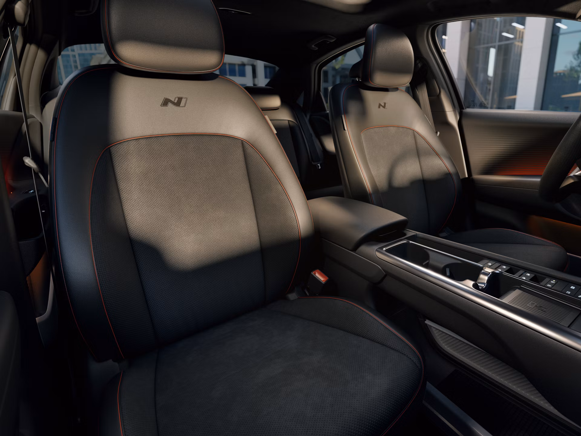 N Line sportska sjedala u unutrašnjosti električne limuzine Hyundai IONIQ 6 N Line.